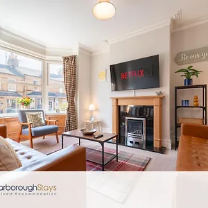 Mayville - Stunning 3 Bedroomed Townhouse With Free Parking Scarborough